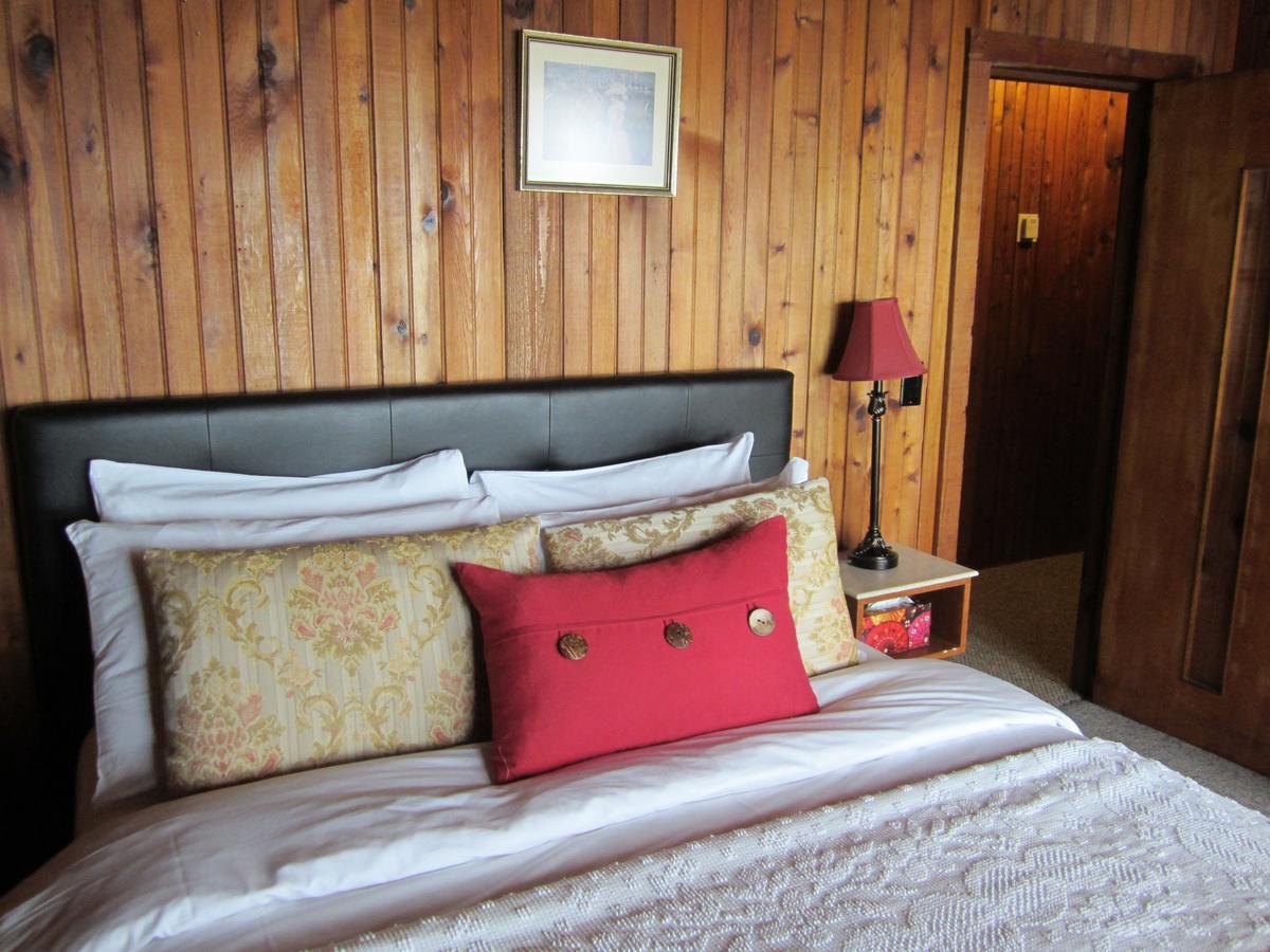 The Surf Lodge And Pub Gabriola Εξωτερικό φωτογραφία