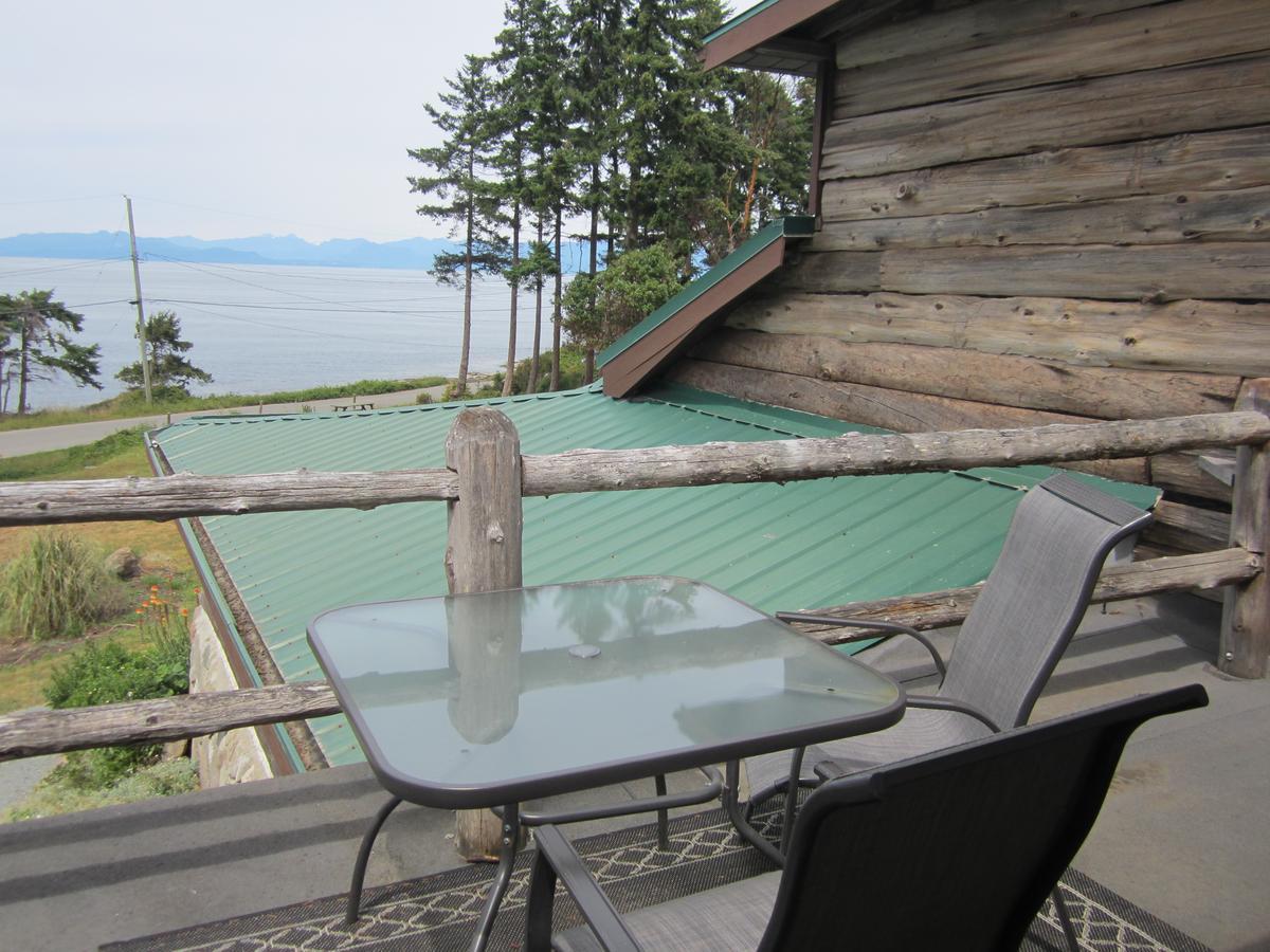 The Surf Lodge And Pub Gabriola Εξωτερικό φωτογραφία