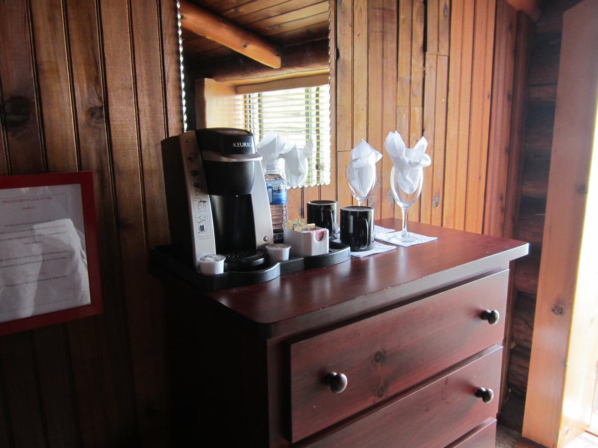 The Surf Lodge And Pub Gabriola Εξωτερικό φωτογραφία