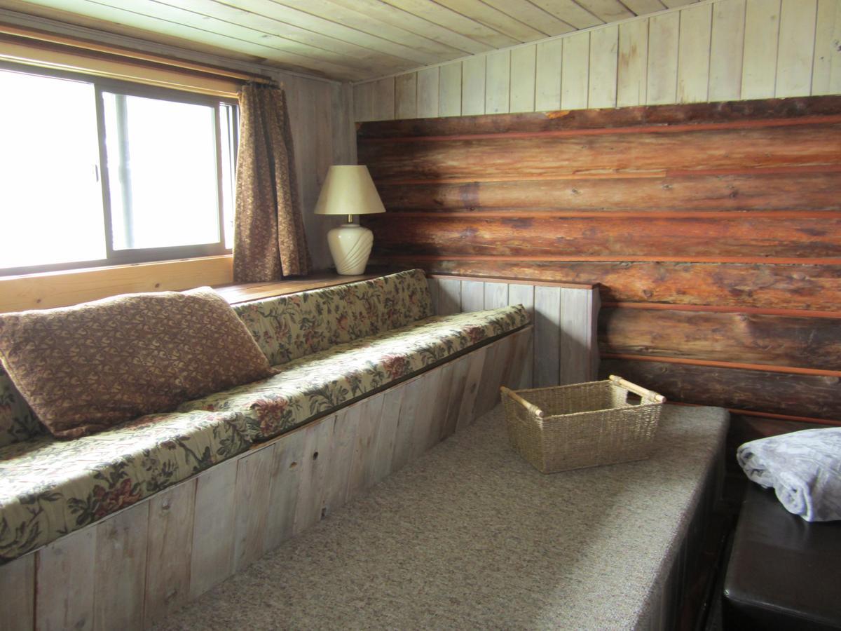 The Surf Lodge And Pub Gabriola Εξωτερικό φωτογραφία