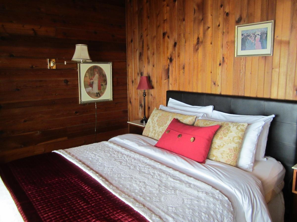 The Surf Lodge And Pub Gabriola Εξωτερικό φωτογραφία