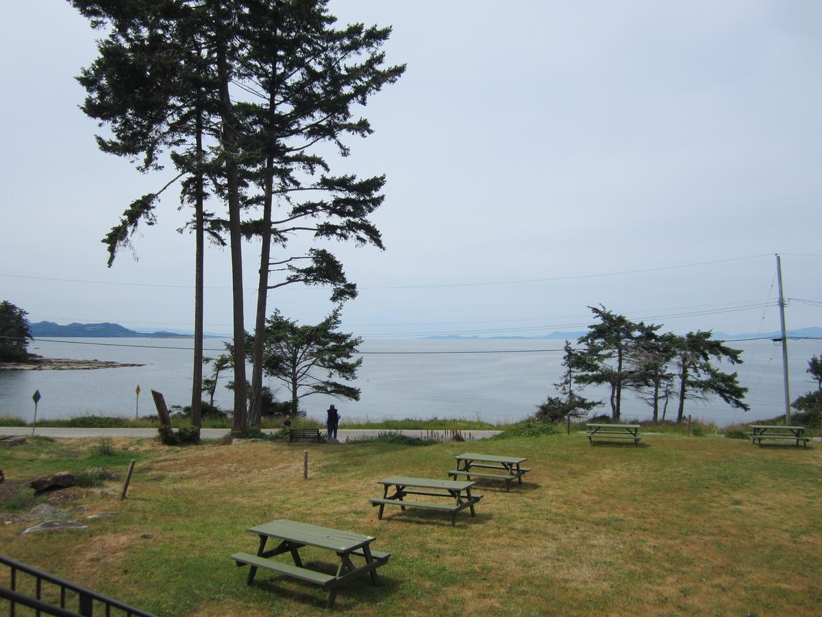 The Surf Lodge And Pub Gabriola Εξωτερικό φωτογραφία