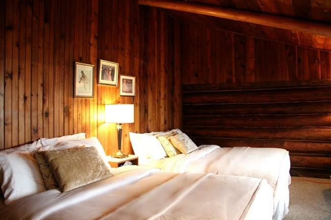 The Surf Lodge And Pub Gabriola Εξωτερικό φωτογραφία