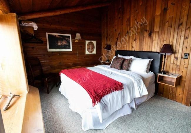The Surf Lodge And Pub Gabriola Εξωτερικό φωτογραφία