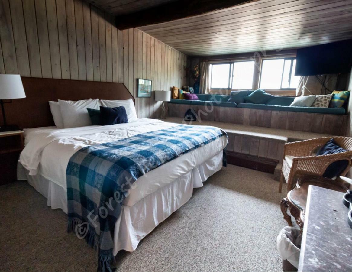 The Surf Lodge And Pub Gabriola Εξωτερικό φωτογραφία