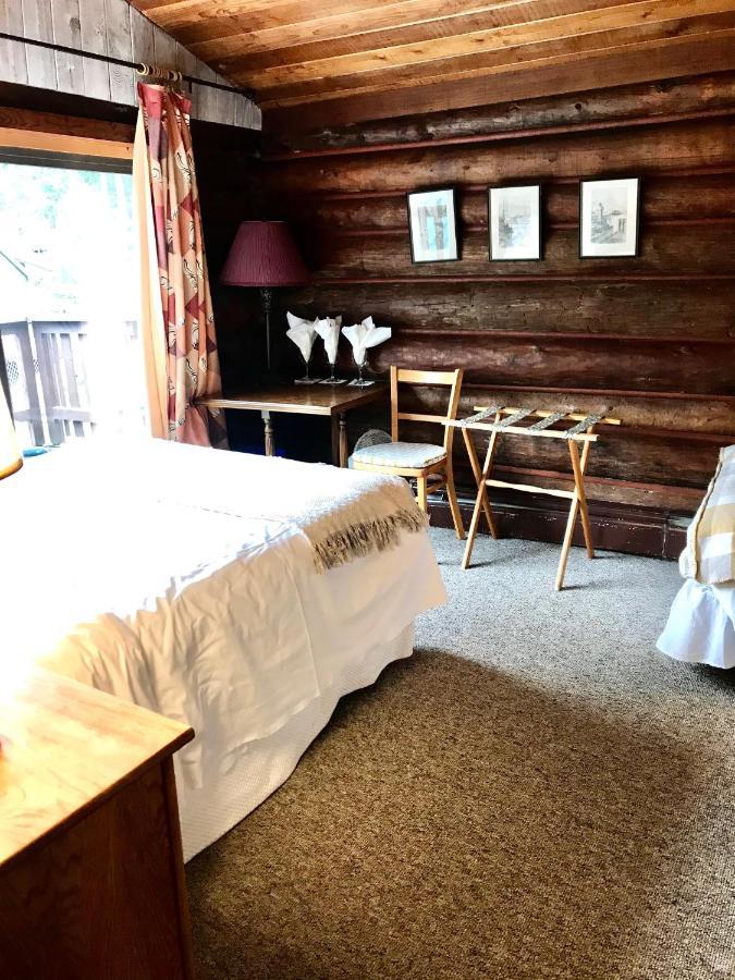 The Surf Lodge And Pub Gabriola Εξωτερικό φωτογραφία