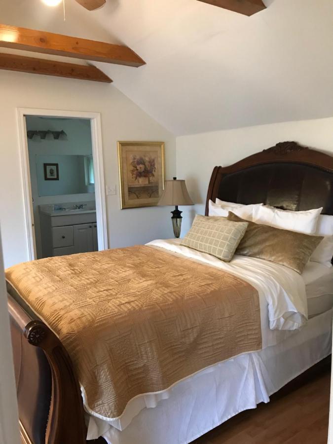 The Surf Lodge And Pub Gabriola Εξωτερικό φωτογραφία