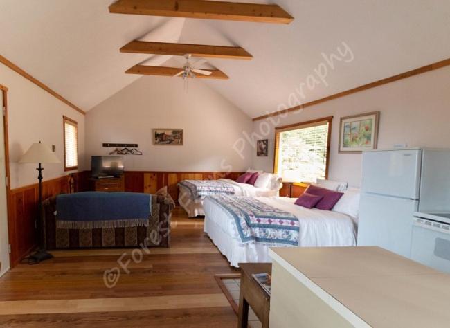 The Surf Lodge And Pub Gabriola Εξωτερικό φωτογραφία